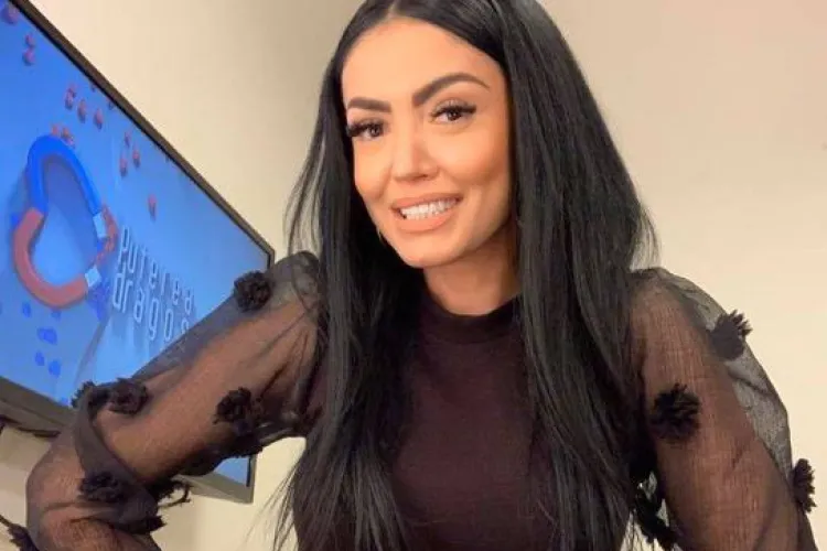 Câte intervenţii estetice are Andreea Mantea. Aşa arăta bruneta înainte să apeleze la medici