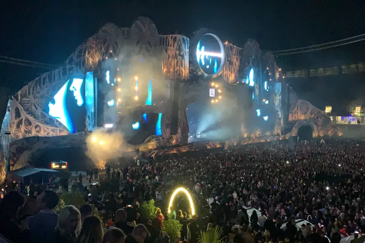 Gheorghe Zamfir, senzație la UNTOLD 2021. A cântat ”M-am suit în dealul Clujului!” - VIDEO