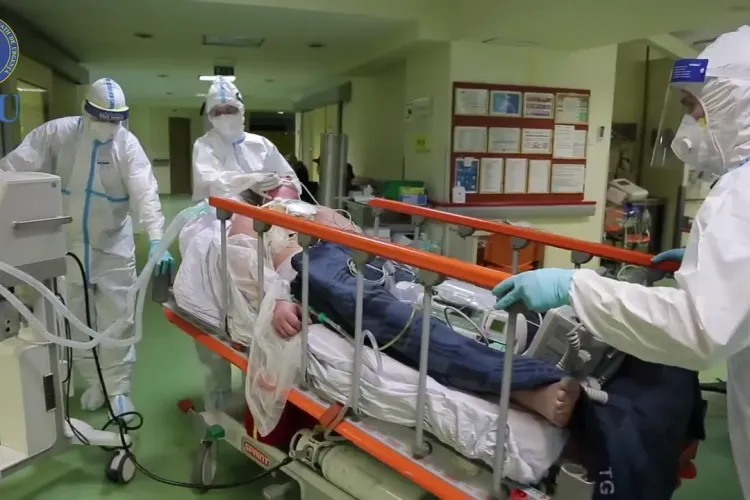 Un român ajuns la ATI cu COVID s-a externat pe semnătură. A murit după o oră