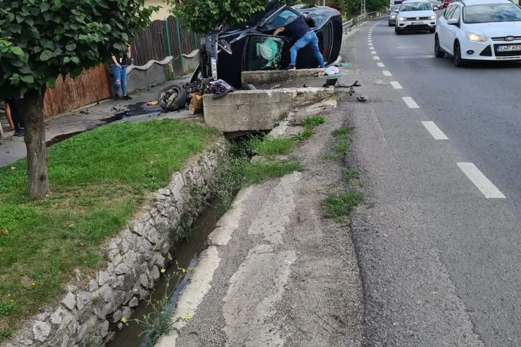 Accident în Baciu, pe strada principală - FOTO
