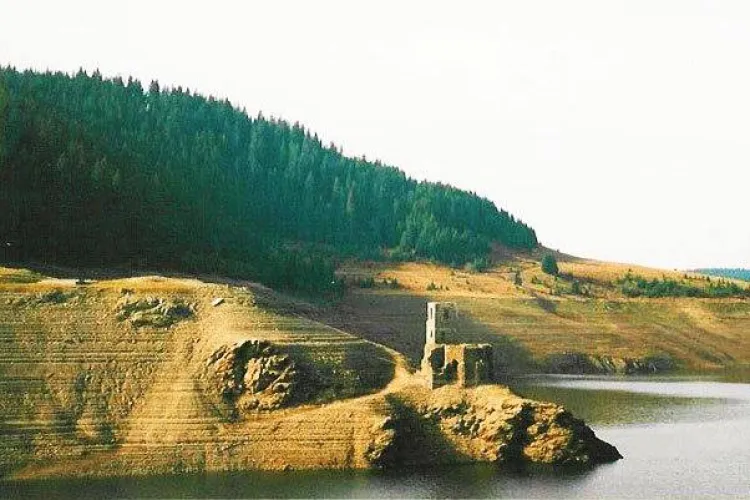 Biserica scufundată de la Beliș, singura dovadă a existenței vechii vetre a satului Beliș - FOTO