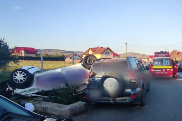 Accident rutier în Gilău! O mașină s-a răsturnat și o femeie a fost rănită -FOTO