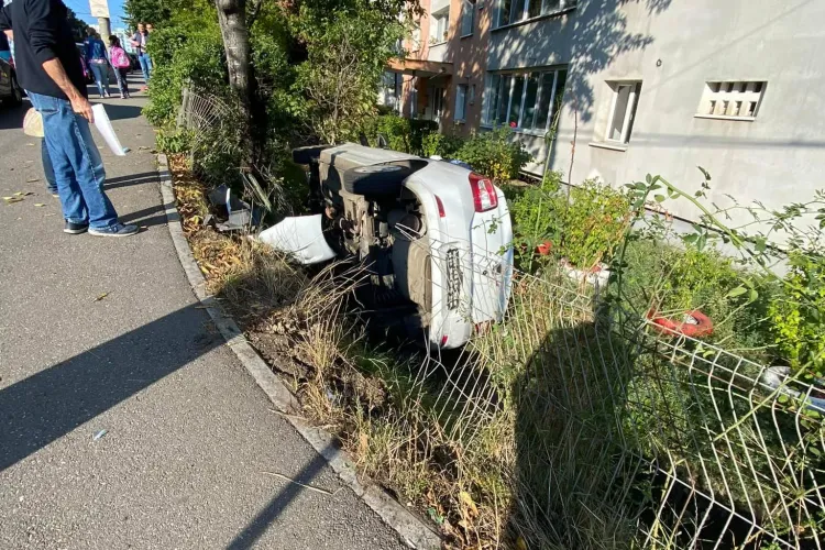 Cluj: O mașină s-a răsturnat în șanț, pe strada Primăverii - FOTO