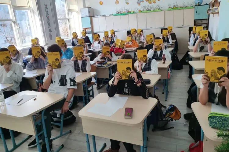  Echipa VeDem Just strânge donații pentru tipărirea manualului de educație juridică pentru elevi