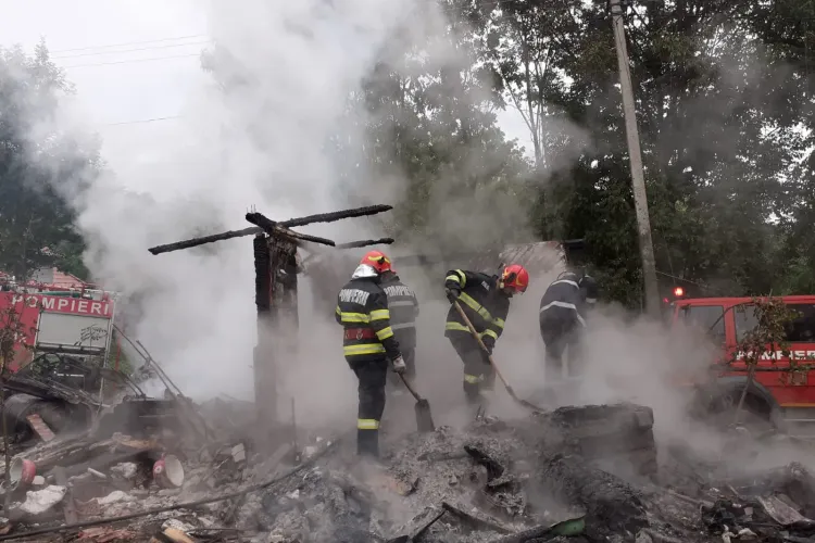 Cluj: Un bărbat ARS DE VIU într-un incendiu izbucnit vineri dimineață - FOTO