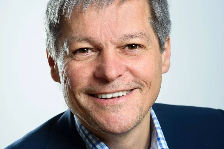 Cioloș invită PNL la ”decență”: ”Șmecheria” a devenit o calitate în politică