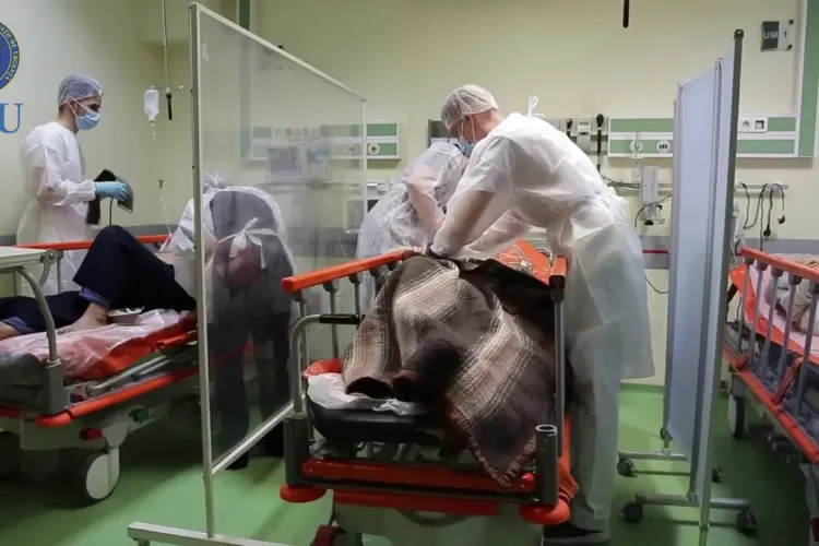 Peste 4.000 de cazuri noi! Alte 73 de persoane au murit în România