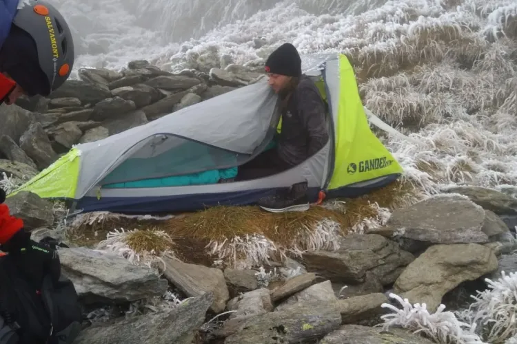 Un american care a rămas blocat în Custura Sărății, a fost salvat de Salvamont Sibiu - FOTO