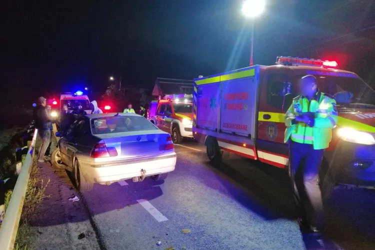 Accident grav la Sânpaul! Pompierii au scos un bărbat încarcerat într-o mașină - FOTO