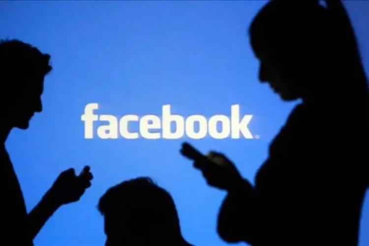 Un român a sunat la 112 pentru că a căzut Facebook și nu poate vorbi cu nevasta