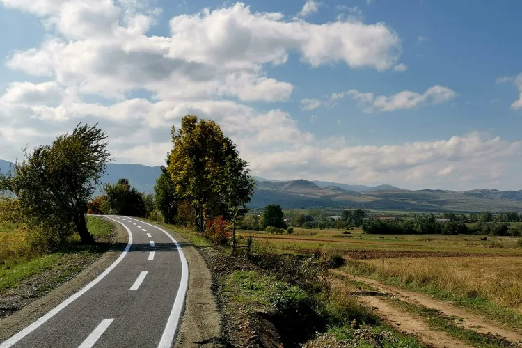 Comuna Sâncraiu tace și face! Are o superbă pistă de biciclete, pe traseul fostei linii de mocăniță - FOTO