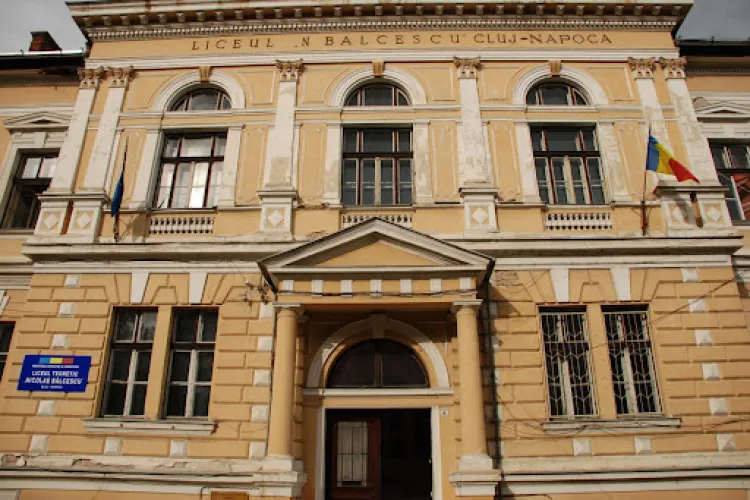 11 clase de la Liceul Nicolae Bălcescu sunt în online din cauza unui focar COVID-19