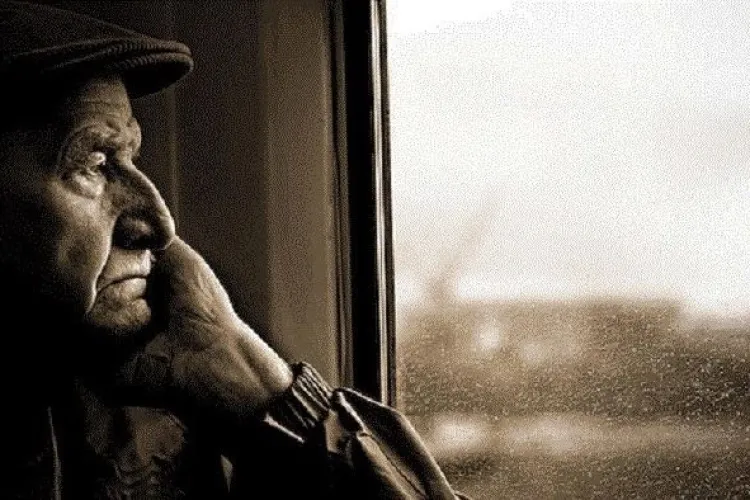 Poveste de dragoste cu sfârșit tragic. De dorul soției sale, un bătrân s-a aruncat în fața trenului