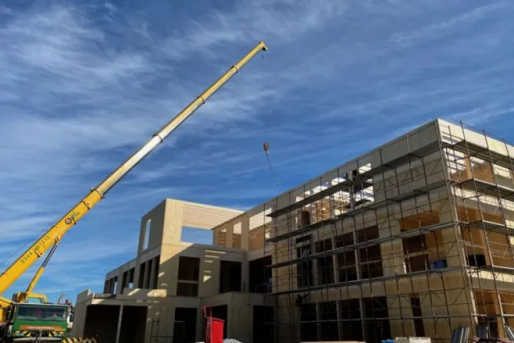 Cluj: Cum arată prima clădire eco-pasivă de birouri multietajate din lemn din România. A fost ridicată în timp record - FOTO