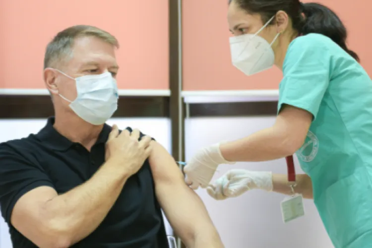 KIaus Iohannis s-a vaccinat cu a treia doză anti-COVID