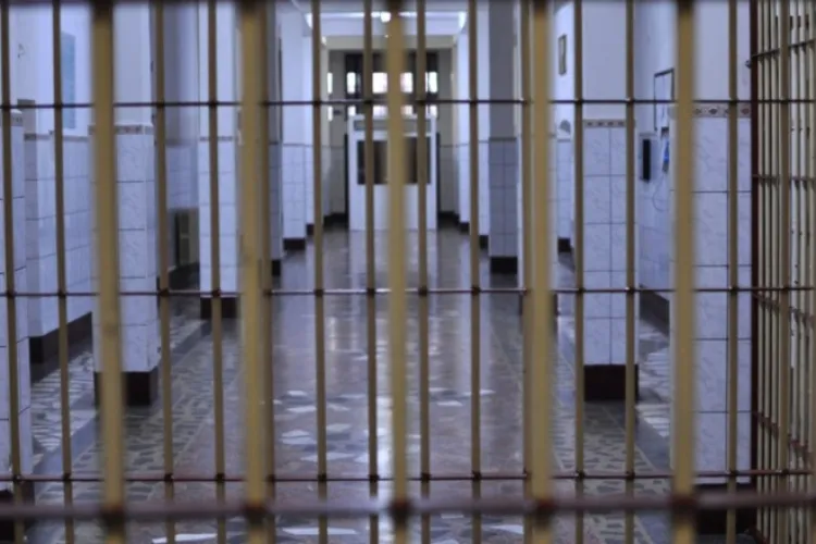 Cluj: Tânăr de 25 de ani închis pentru 1 an și 5 luni, după ce a condus fără permis