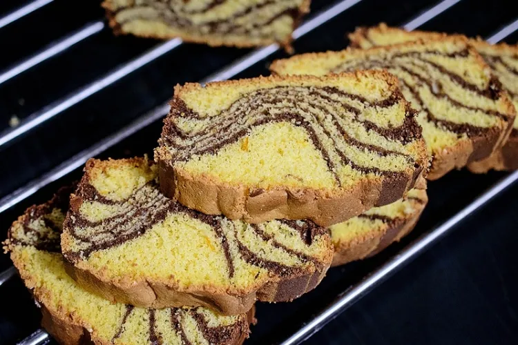 Cea mai simplă reţetă de chec. Se prepară în 5 minute, cu trei ingrediente