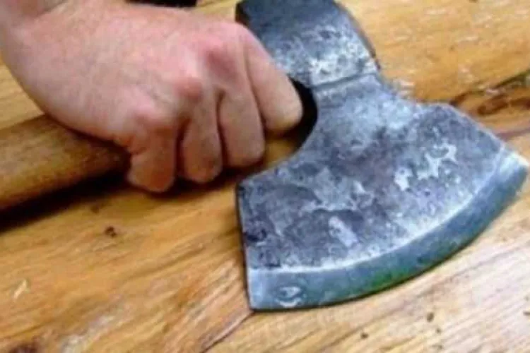 Polițiști locali din Florești, amenințați cu un topor de un bărbat din Iași