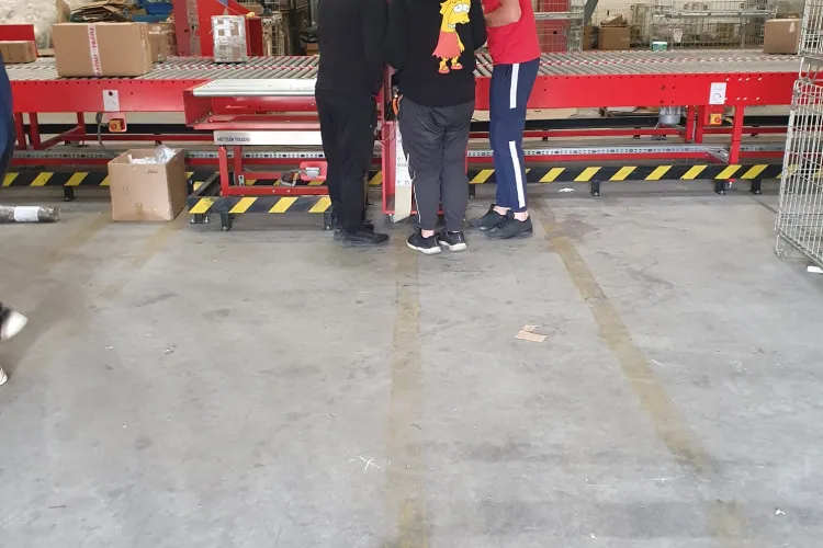 Cluj: Firme de curierat amendate pentru munca la negru - FOTO