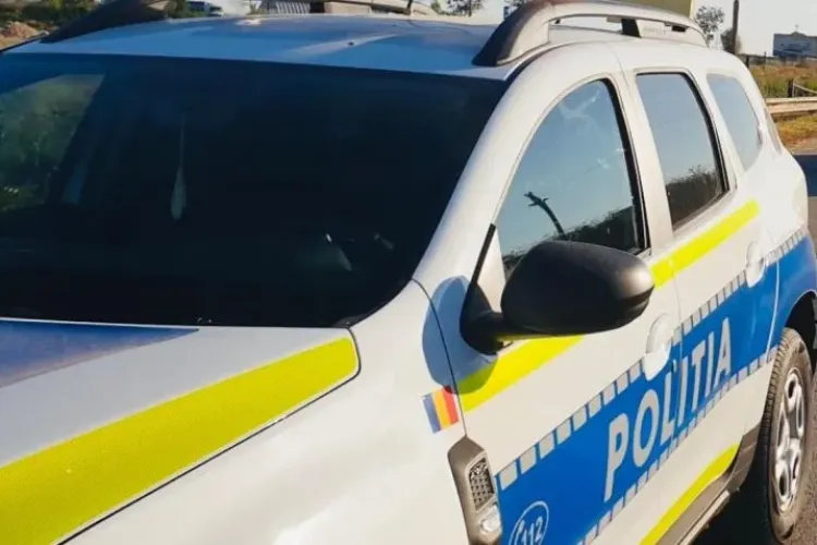 Un șofer care a depășit mașina Poliției pe linie continuă a reușit să scape de sancțiuni după o greșeală a agenților rutieri