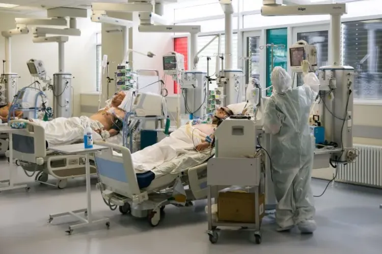  Doar 2 paturi ATI pentru pacienții cu COVID sunt libere în toată țara, la Brașov și Cluj 