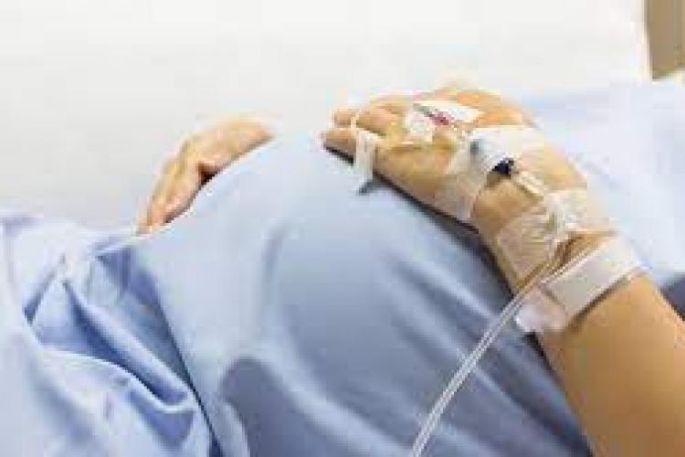 O gravidă a murit, infectată cu COVID, după 11 zile de agonie la ATI. Femeia încercase, inițial, să se trateze acasă