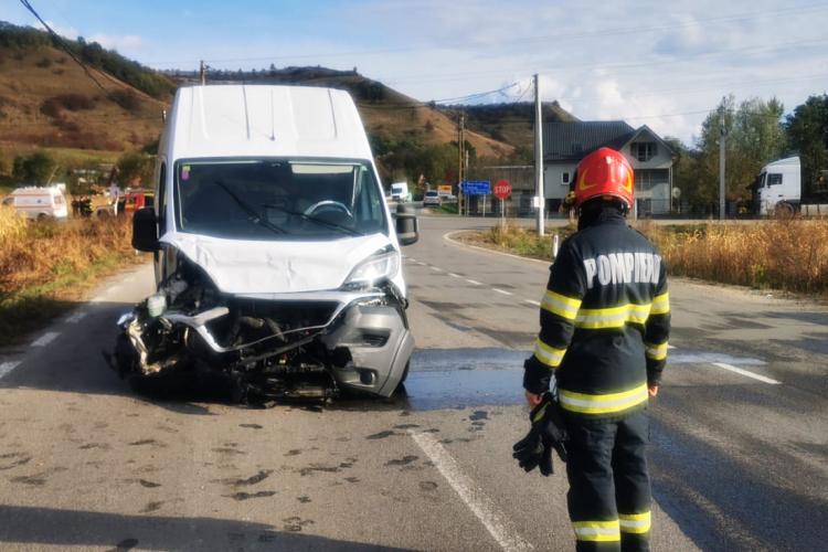 Accident in jud. Cluj, la Vultureni. O mașina s-a răsturnat - FOTO