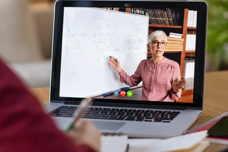 În Clujul SMART, elevii care nu pot merge la școală, dar nu au COVID, nu pot intra online la cursuri