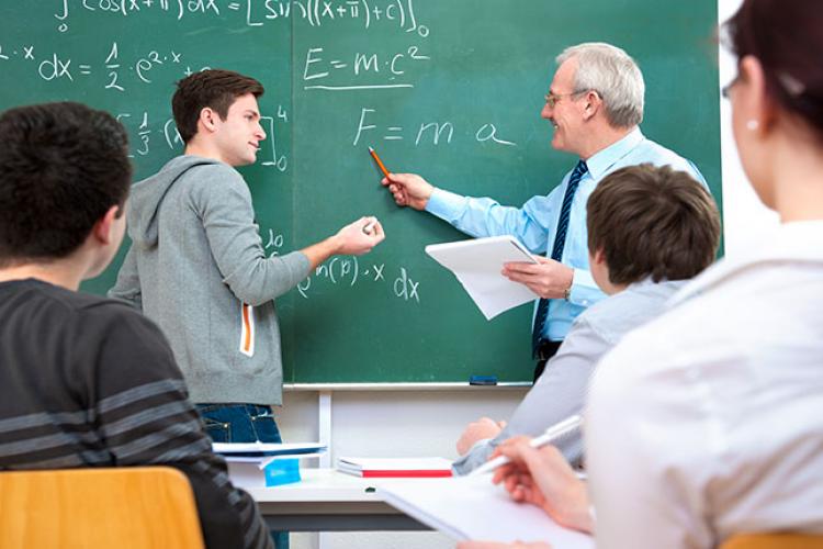 Salariile profesorilor vor crește, a anunțat Sorin Cîmpeanu. Când ar urma să intre în vigoare majorările