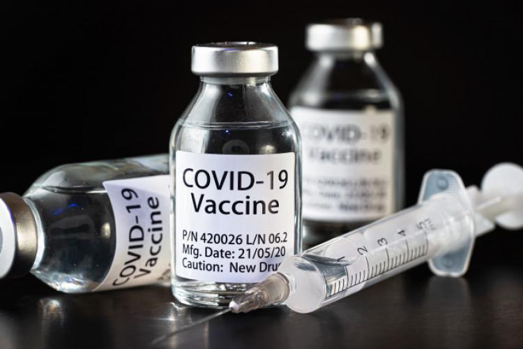 A început vaccinarea anti-COVID cu a treia doză. Condițiile în care vă puteți vaccina
