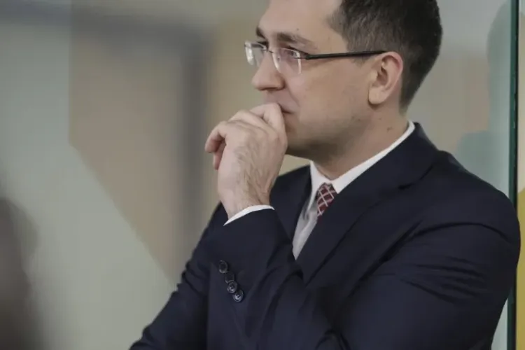 Voiculescu acuză că peste 4.000 de teste pozitive au dispărut din raportările COVID înaintea congresului PNL. Luni, peste 2.500 de cazuri noi la București