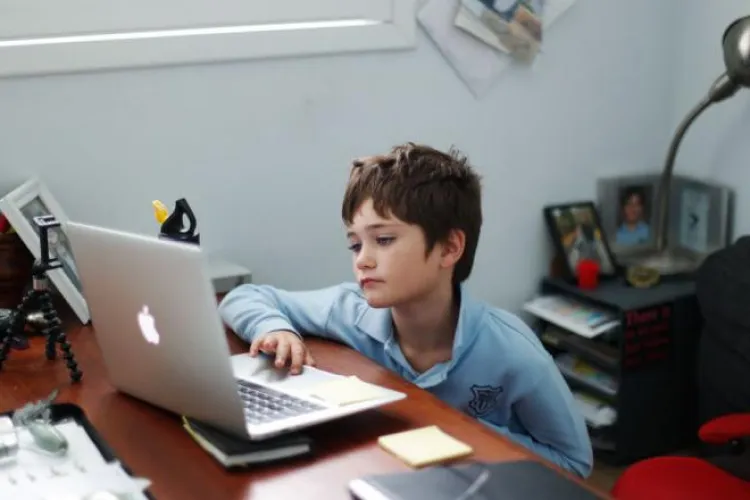 EXPLOZIE de cazuri COVID în școlile din Cluj după doar 7 zile de școală! VEZI în ce școli sunt cele 147 de clase care au trecut deja online