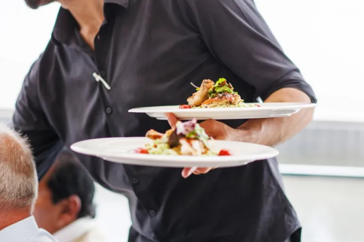 Oamenii nevaccinați nu sunt serviți la Cluj-Napoca. Regula este respectată la sânge