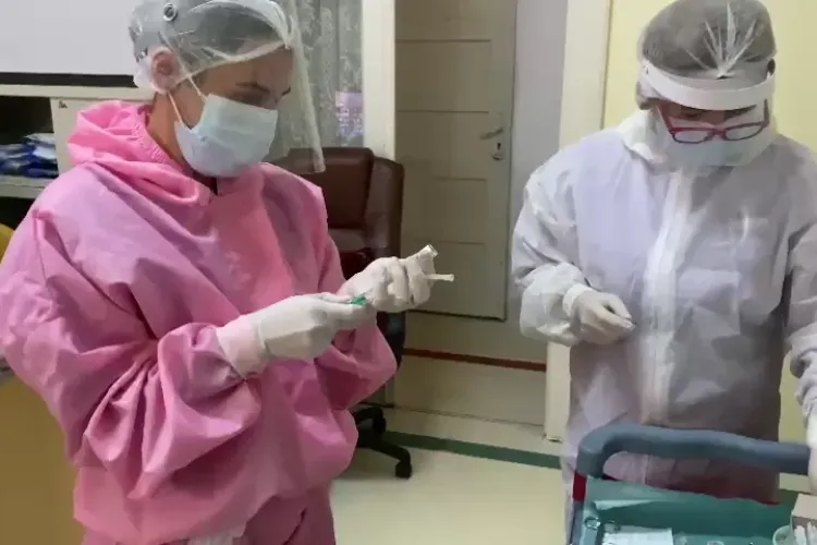 Vaccinarea cu a treia doză începe din 28 septembrie