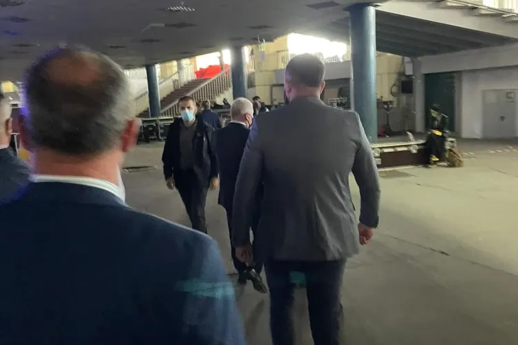 ”Gorile” musculoase aduse la Congresul PNL: ”După ce ați încercuit Cîțu și îl arătați ușor către Septimiu” - FOTO