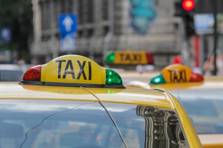 Taximetriștii clujeni s-au săturat să fie IGNORAȚI de Primăria Cluj: „Este un ABUZ ce face Primăria sutelor de taximetriști de mai bine de 6 luni”