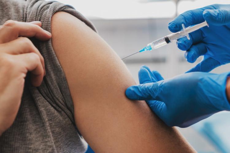 Ministerul Sănătății ar putea propune vaccinarea obligatorie în doar câteva zile