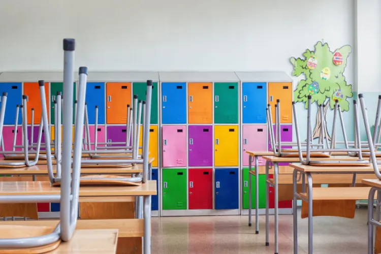 Ministrul Educației, nesigur cu privire la închiderea școlilor odată cu incidența de 6 la mie: „Unii sunt speriați de mersul la școală, dar se duc la mall”