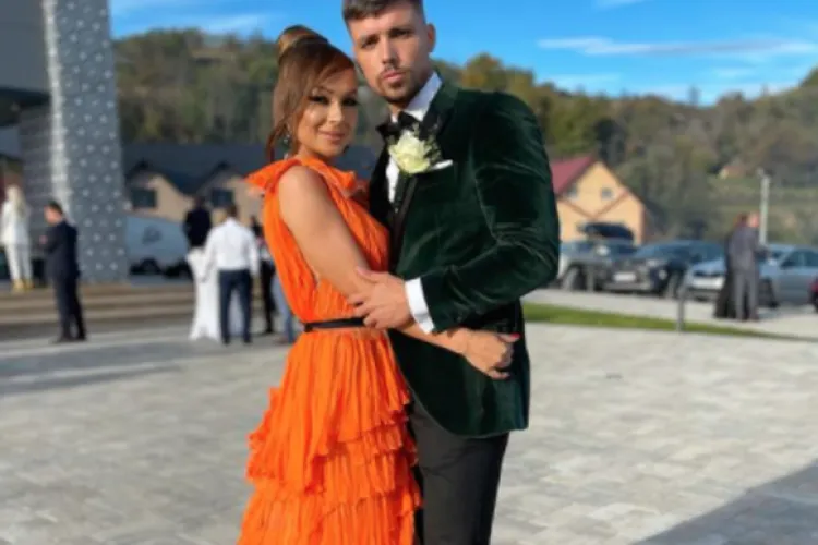 Outfit-ul extravagant purtat de Vlăduța Lupău când a fost nașă de cununie, împreună cu soțul ei - FOTO