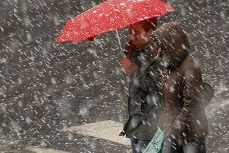 Meteo. Avertizare meteo de vreme deosebit de rece, lapoviță și ninsori în România