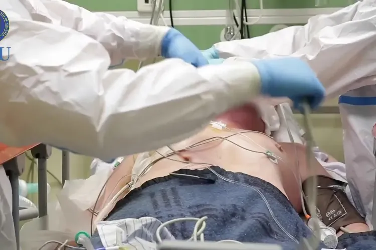 Rata de infectare din județul Cluj a depășit 5 la mie. 3 persoane au murit și aproape 60 de pacienți sunt la Terapie Intensivă