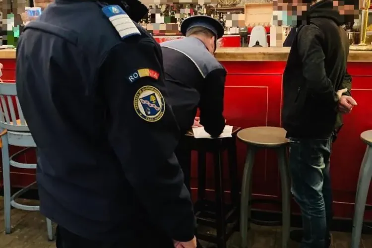 Cluj: Polițiștii au făcut vizite prietenoase prin baruri pentru a-i informa pe patroni că trebuie certificat verde COVID