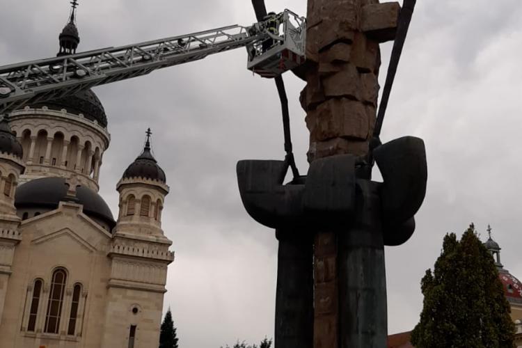 Un tulnic de la statuia lui Avram Iancu s-a desprins - FOTO
