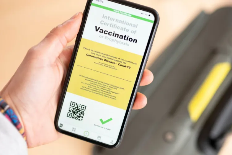 Tânăr arestat după ce a prezentat certificatul de vaccinare al preşedintelui