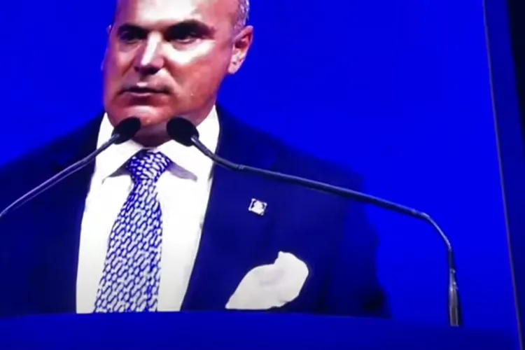 Rareș Bogdan, fluierat și huiduit la Congresul PNL. A plâns pe scenă ca Vadim Tudor - VIDEO