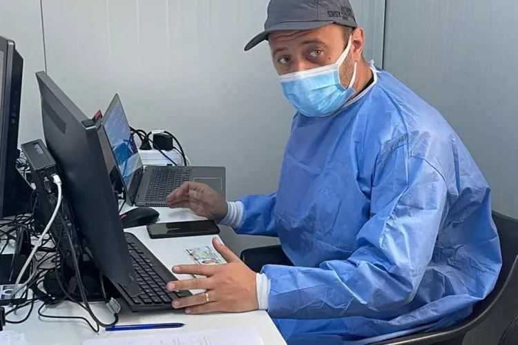 Cluj: Membru al echipei de vaccinare Drive Through: Nevoia de a fi speciali le dă curaj celor nevaccinați