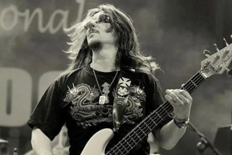 Marian a scăpat din infernul de la Colectiv și, de 6 ani, îl caută pe omul care l-a salvat din foc: „Un domn cu cioc, cu tricou alb și hanorac negru”