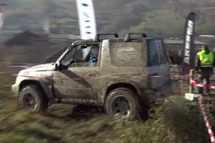 Cursă spectaculoasă de off-road în Apuseni. Zeci de piloți și-au turat motoarele pe un traseu extrem în weekend