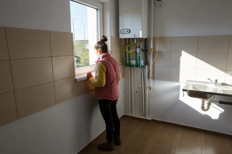 Emil Boc a împărțit locuințele sociale de pe strada Ghimeșului - FOTO