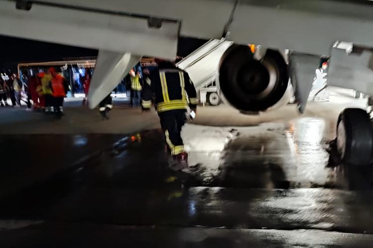 Un avion Fly Egipt a luat foc pe Aeroportul Cluj - FOTO